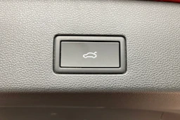 punainen Volkswagen Golf 2025 kuva 21.