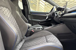 Musta Volkswagen GOLF 2025 kuva 28.