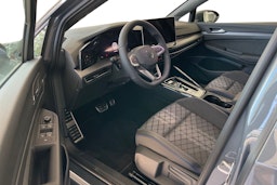 harmaa Volkswagen Golf 2025 kuva 6.