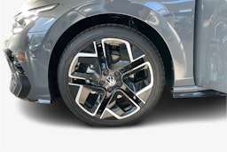 harmaa Volkswagen Golf 2025 kuva 9.