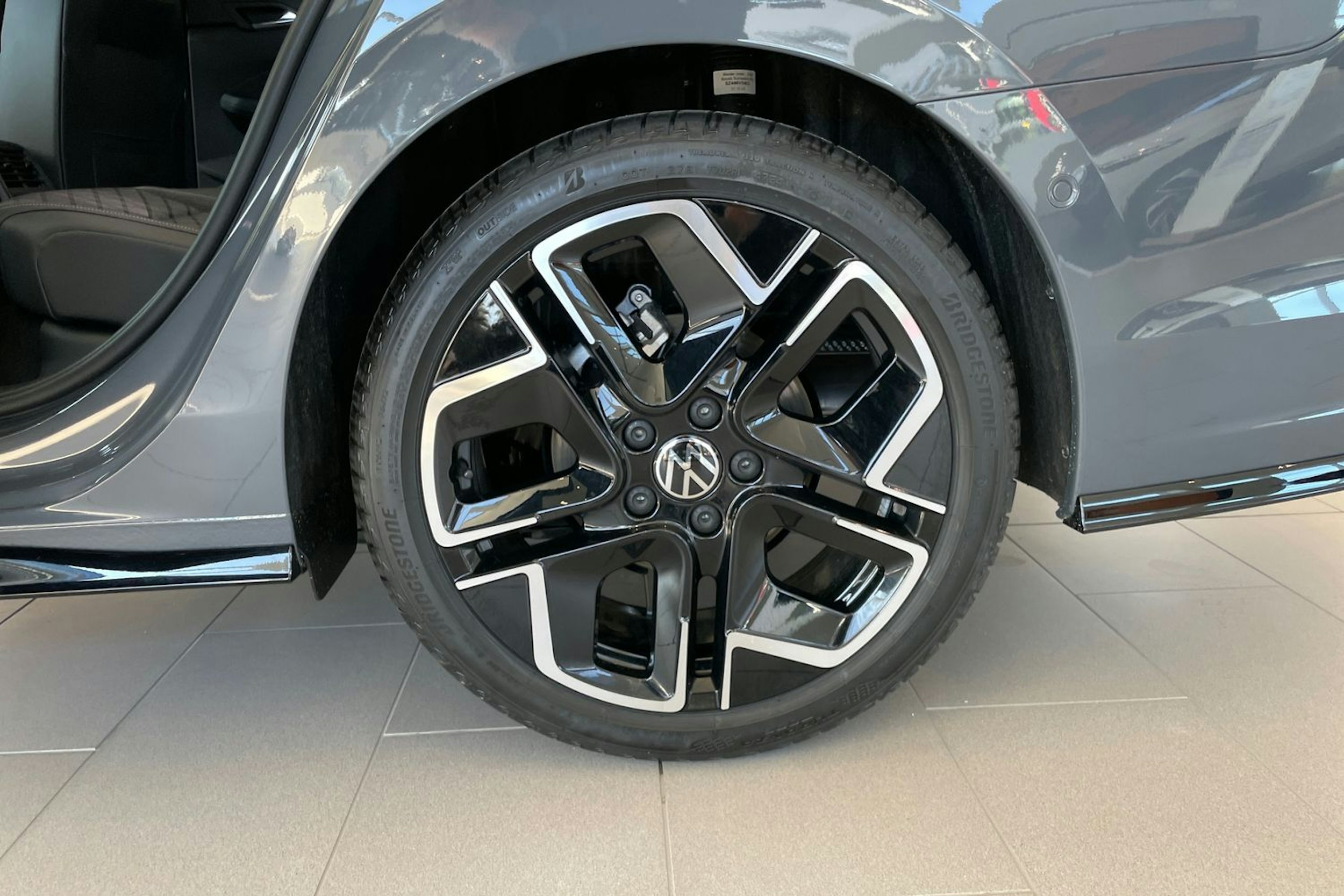 harmaa Volkswagen Golf 2025 kuva 10.