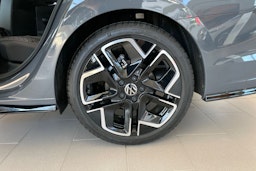 harmaa Volkswagen Golf 2025 kuva 10.