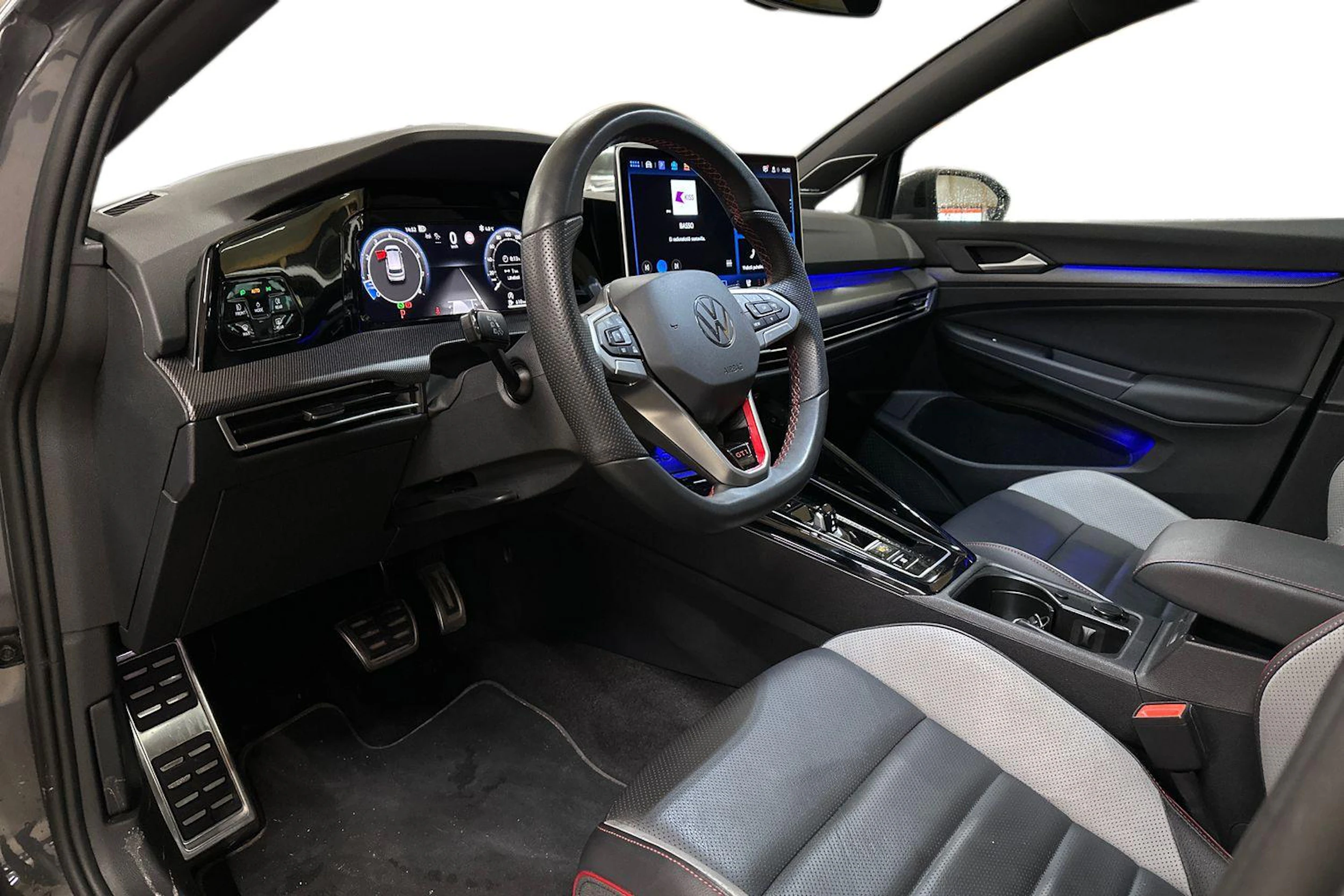 harmaa Volkswagen Golf 2025 kuva 3.