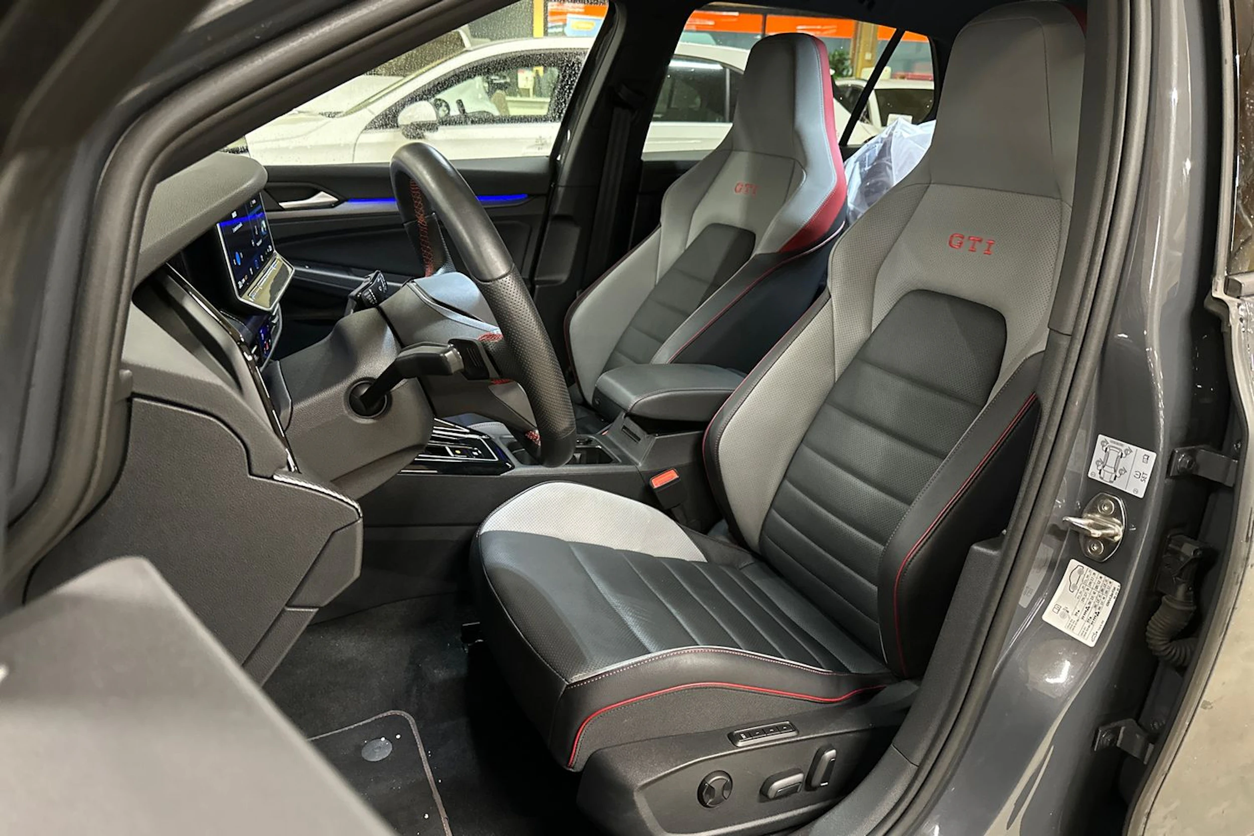harmaa Volkswagen Golf 2025 kuva 4.