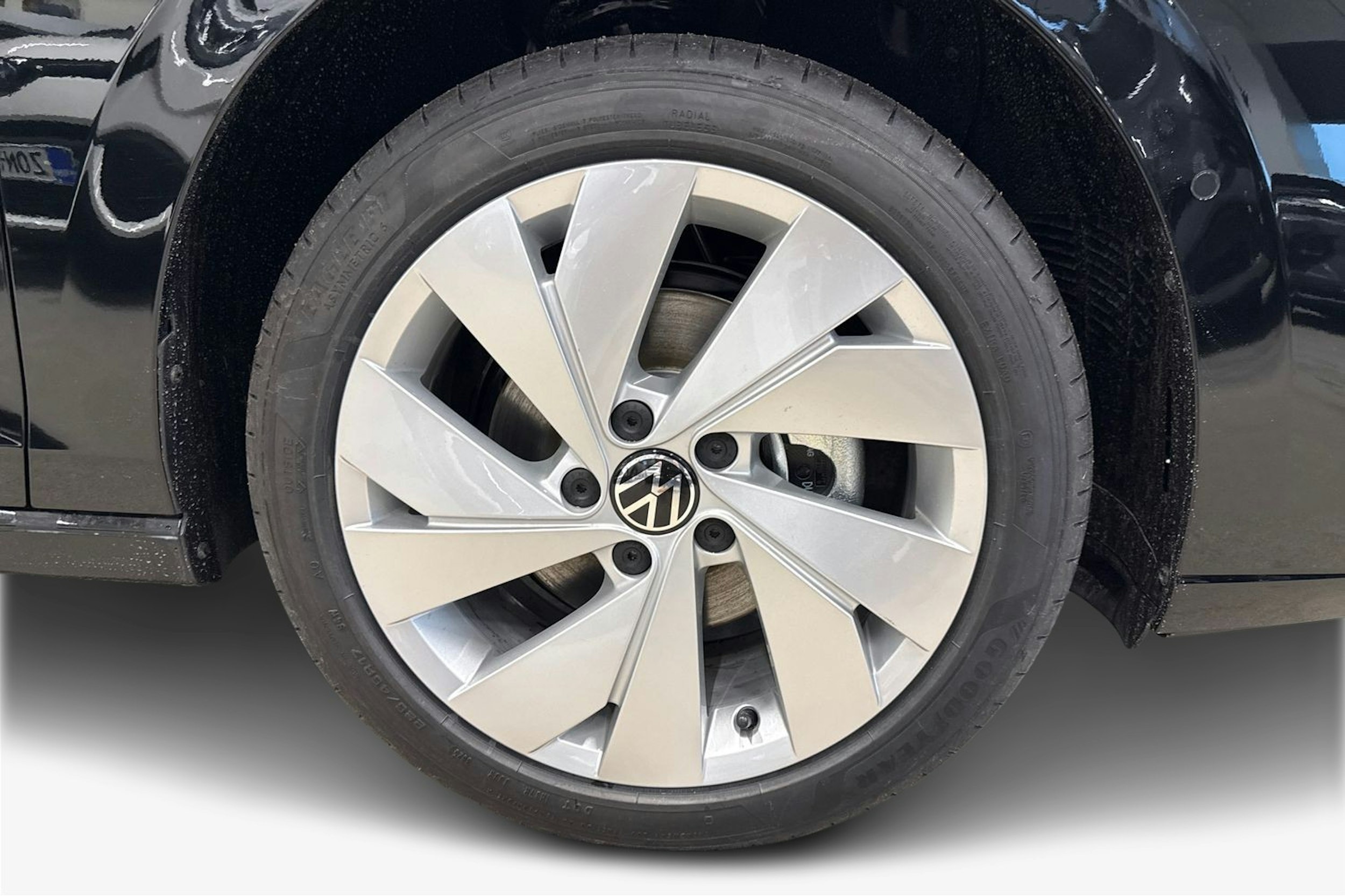 musta Volkswagen Golf 2025 kuva 9.