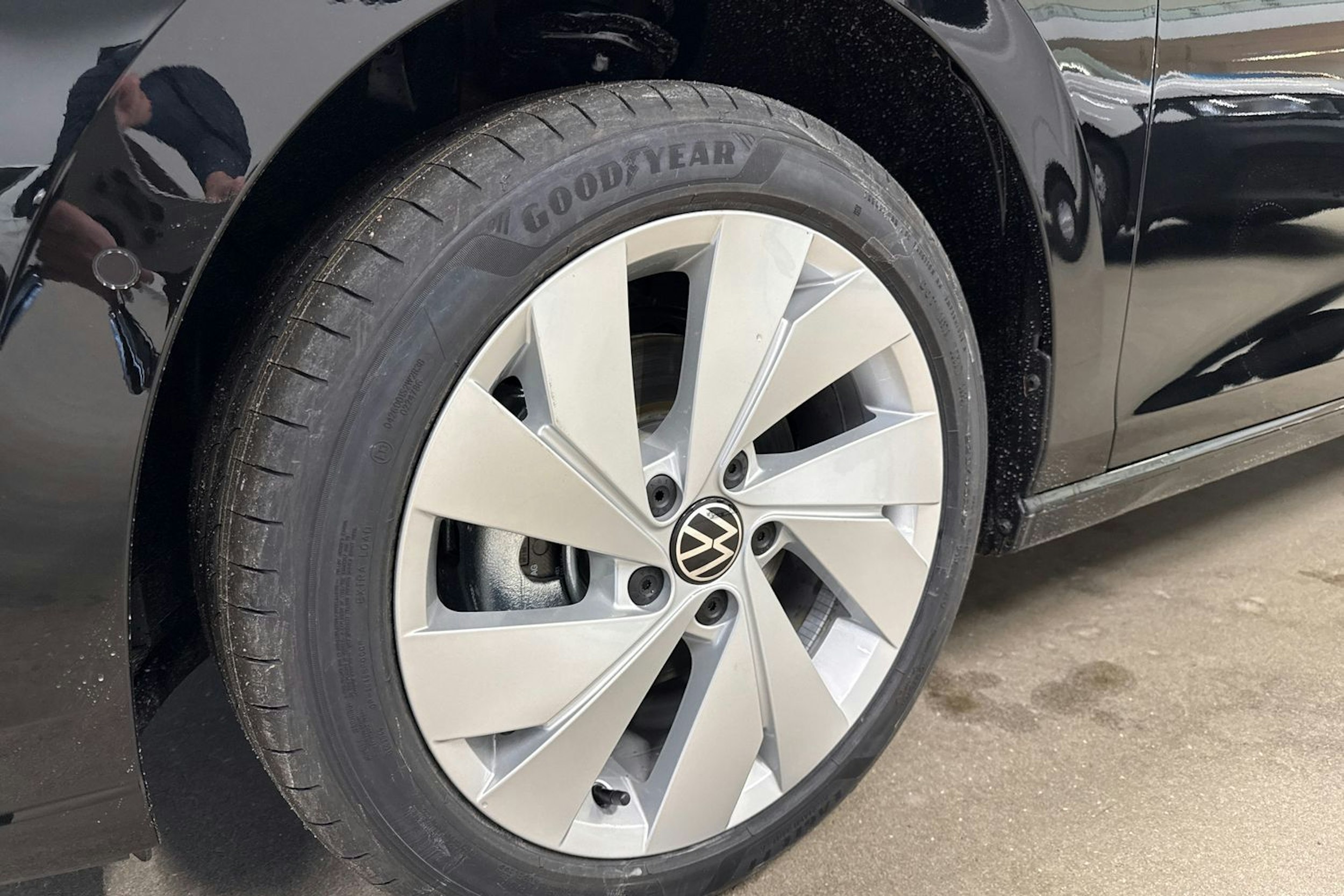 musta Volkswagen Golf 2025 kuva 10.