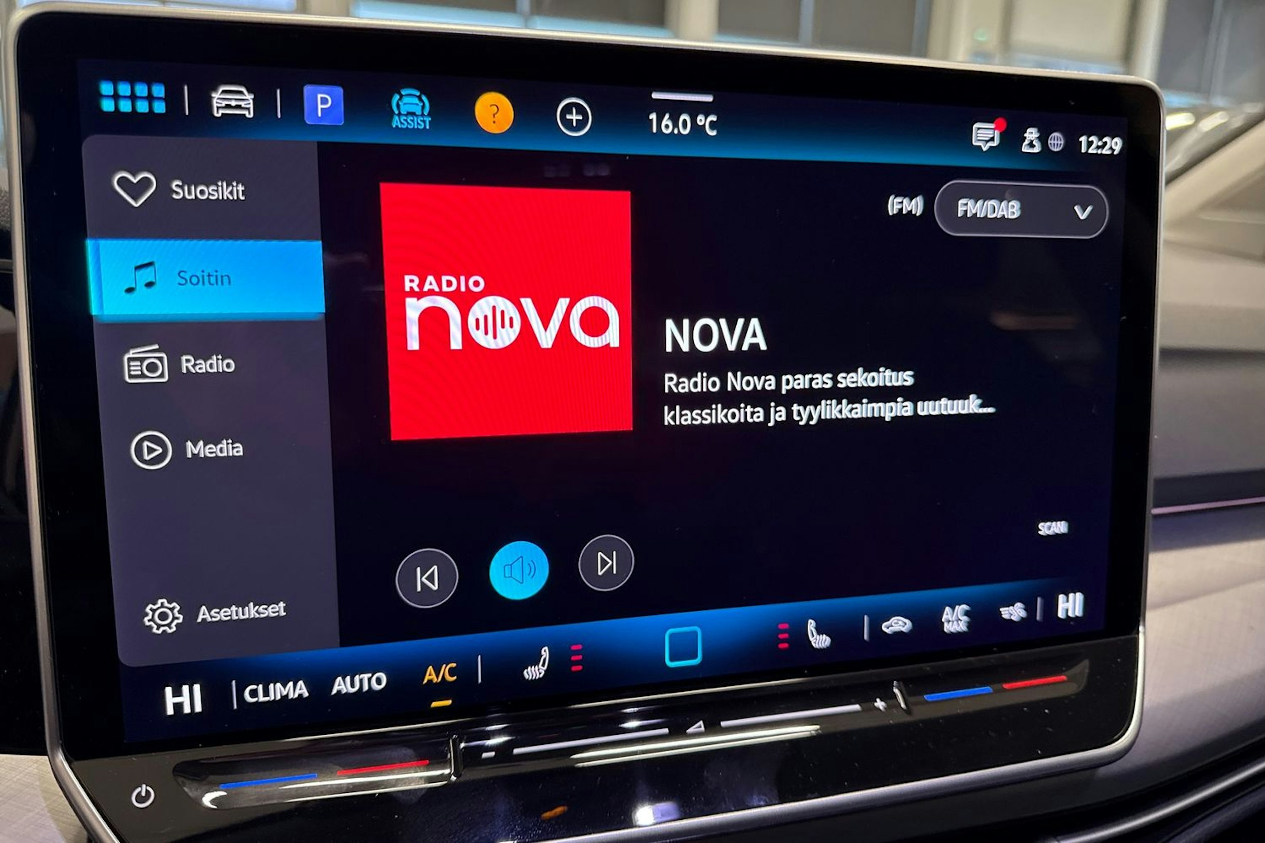 musta Volkswagen Golf 2025 kuva 11.