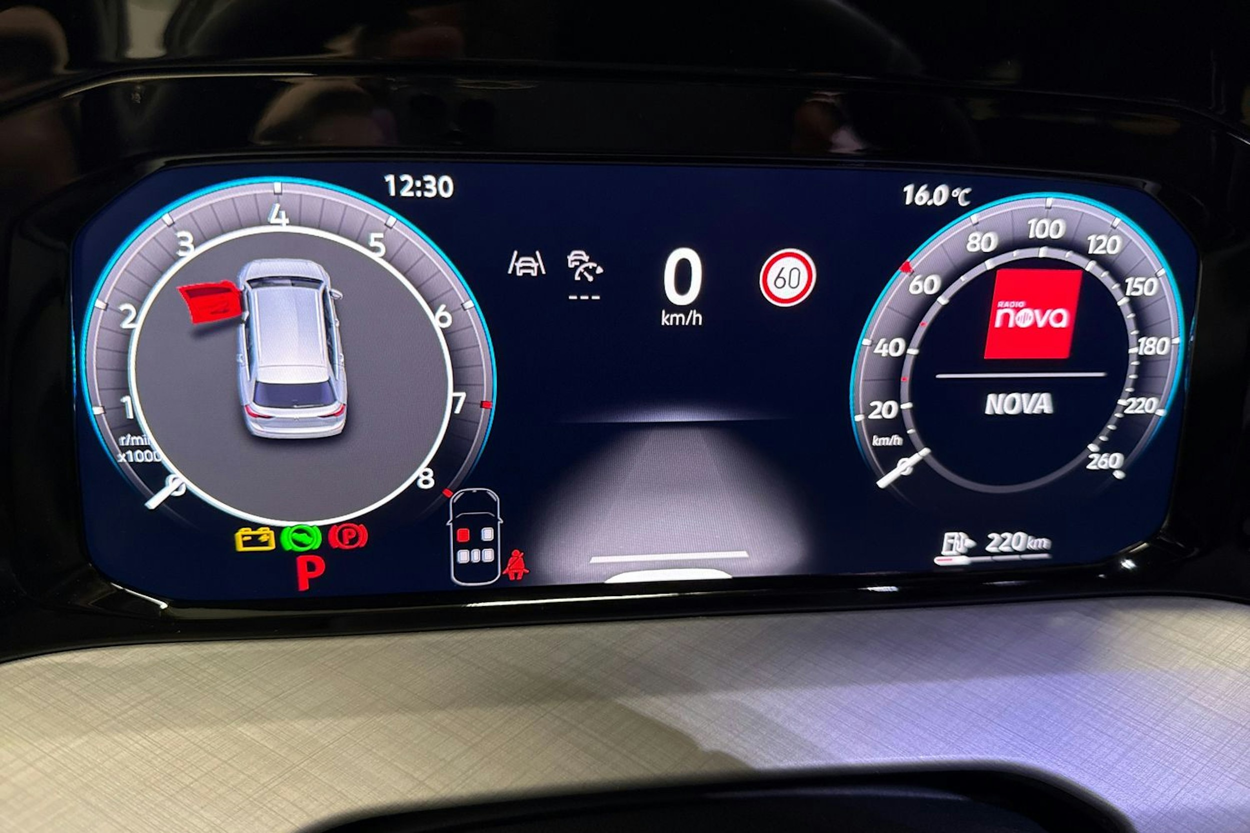 musta Volkswagen Golf 2025 kuva 15.