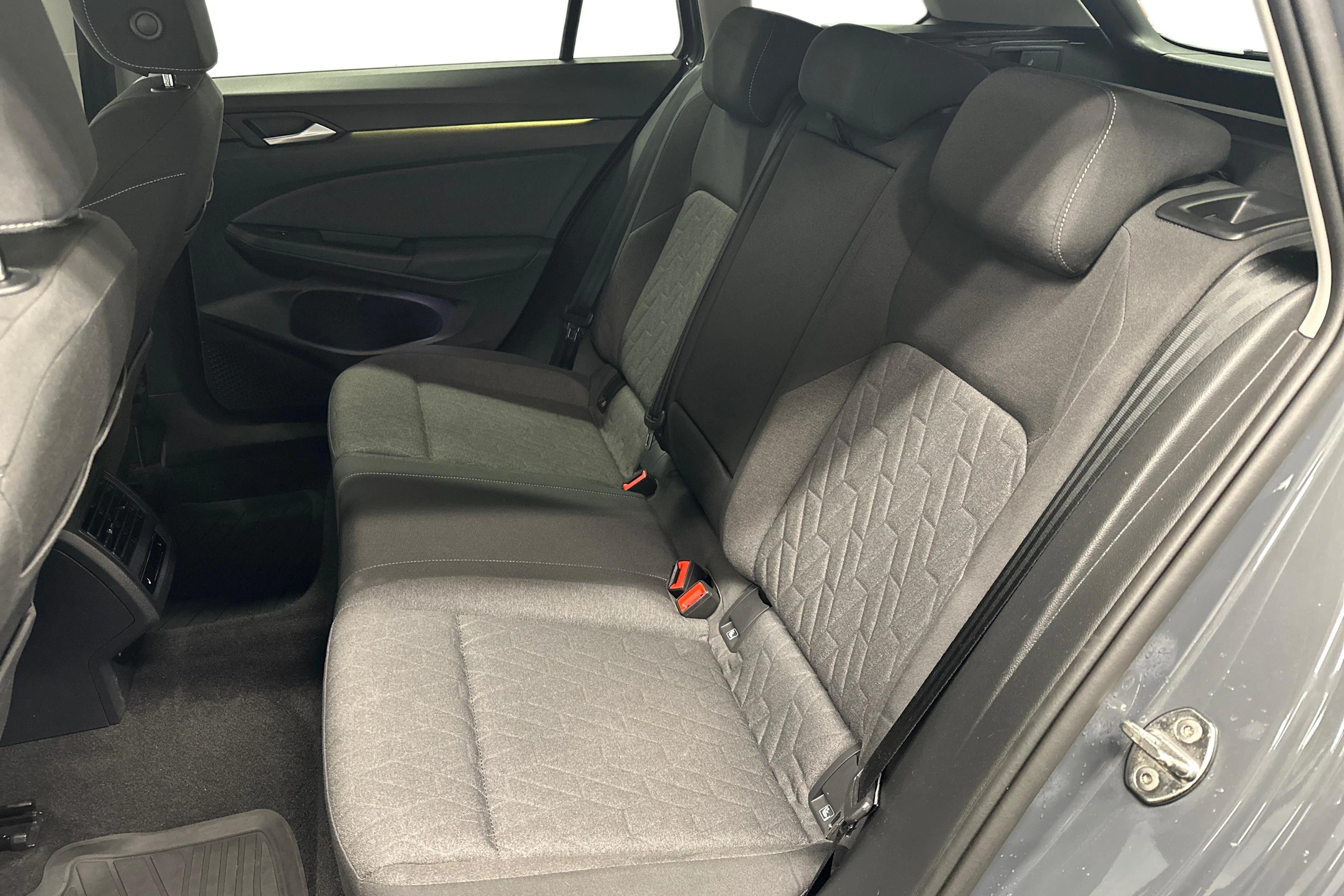 harmaa Volkswagen Golf 2025 kuva 8.