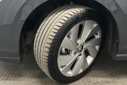 harmaa Volkswagen Golf 2025 kuva 10.