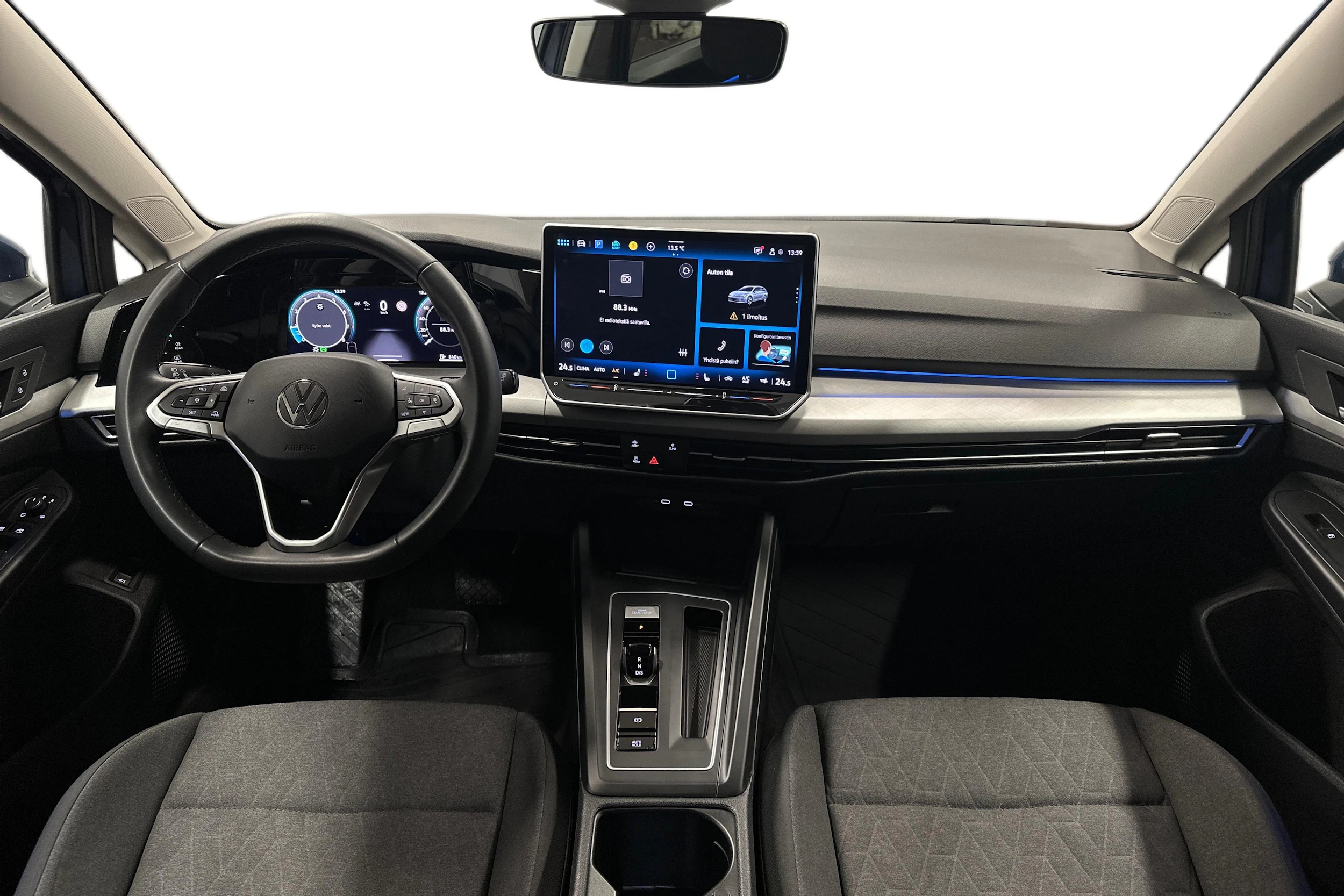 sininen Volkswagen Golf 2025 kuva 7.