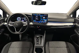 sininen Volkswagen Golf 2025 kuva 7.