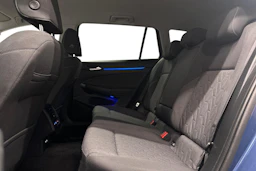 sininen Volkswagen Golf 2025 kuva 8.