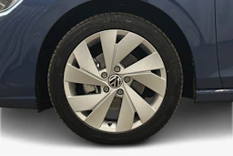sininen Volkswagen Golf 2025 kuva 9.
