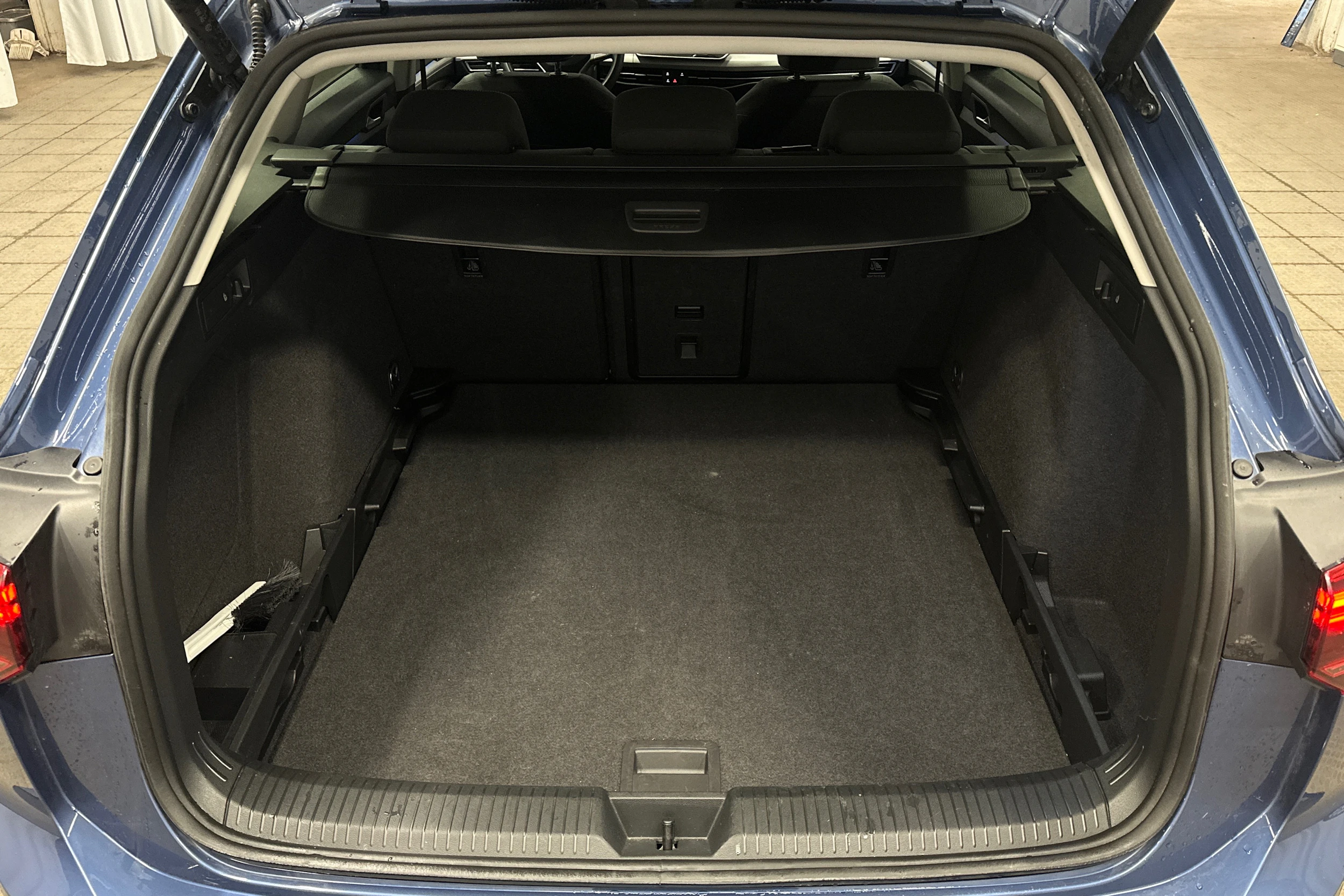 sininen Volkswagen Golf 2025 kuva 11.