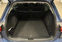 sininen Volkswagen Golf 2025 kuva 11.