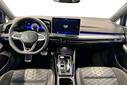sininen Volkswagen Golf 2025 kuva 7.
