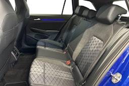 sininen Volkswagen Golf 2025 kuva 8.
