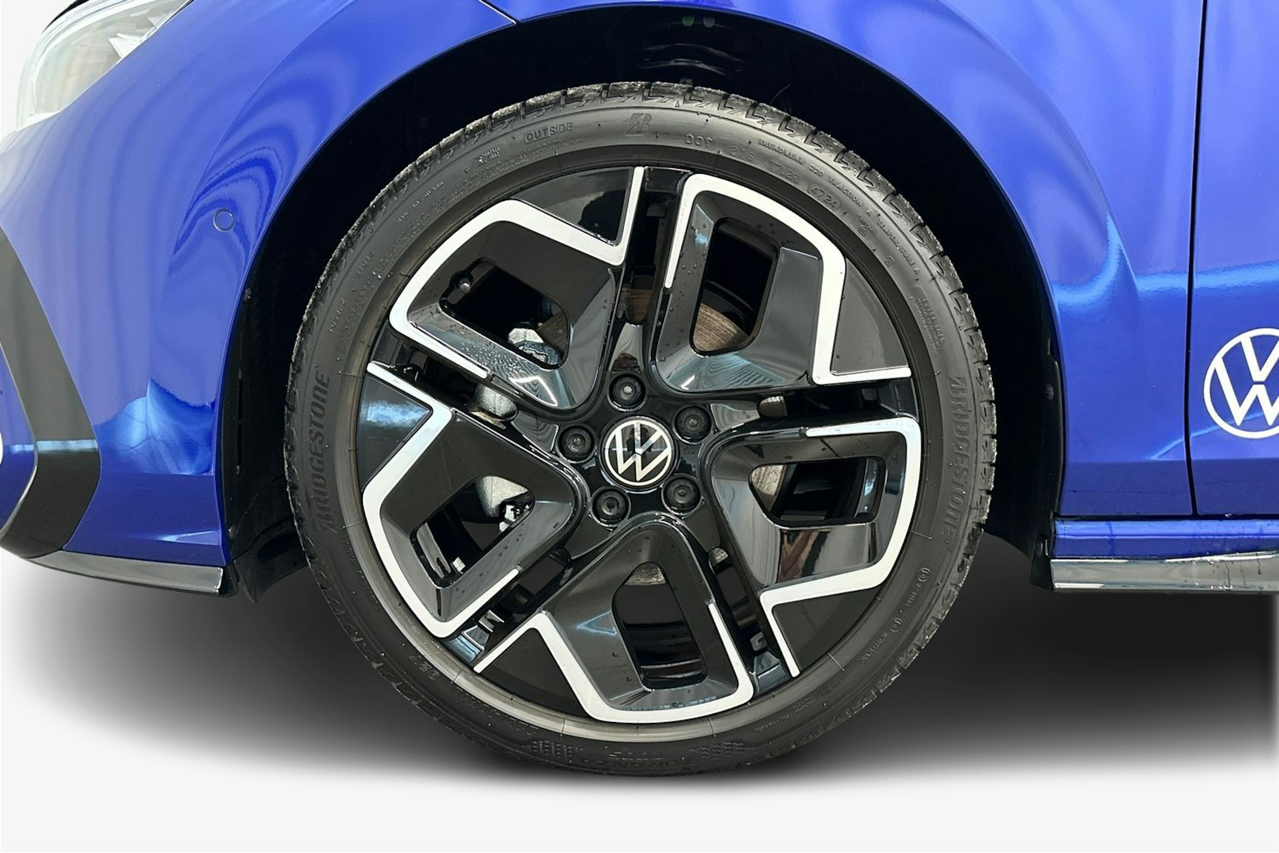 sininen Volkswagen Golf 2025 kuva 9.