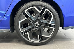 sininen Volkswagen Golf 2025 kuva 10.