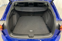 sininen Volkswagen Golf 2025 kuva 11.