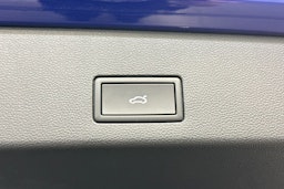 sininen Volkswagen Golf 2025 kuva 13.