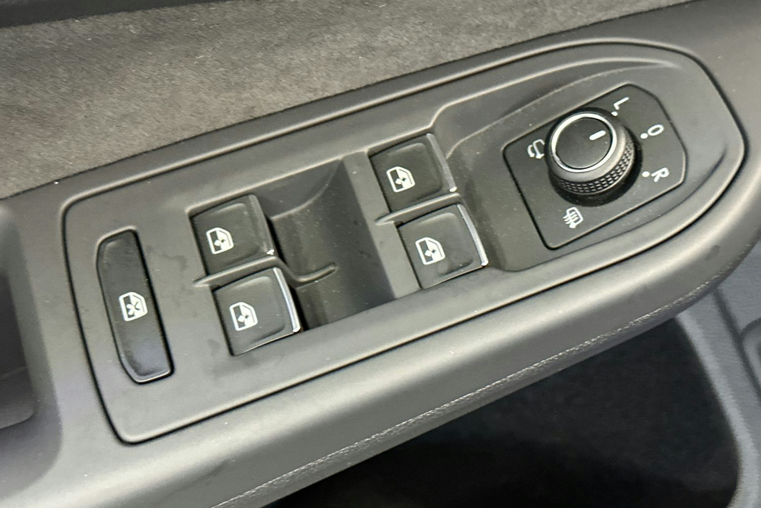sininen Volkswagen Golf 2025 kuva 14.