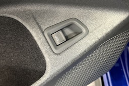 sininen Volkswagen Golf 2025 kuva 15.