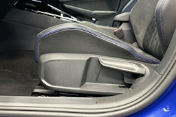 sininen Volkswagen Golf 2025 kuva 16.