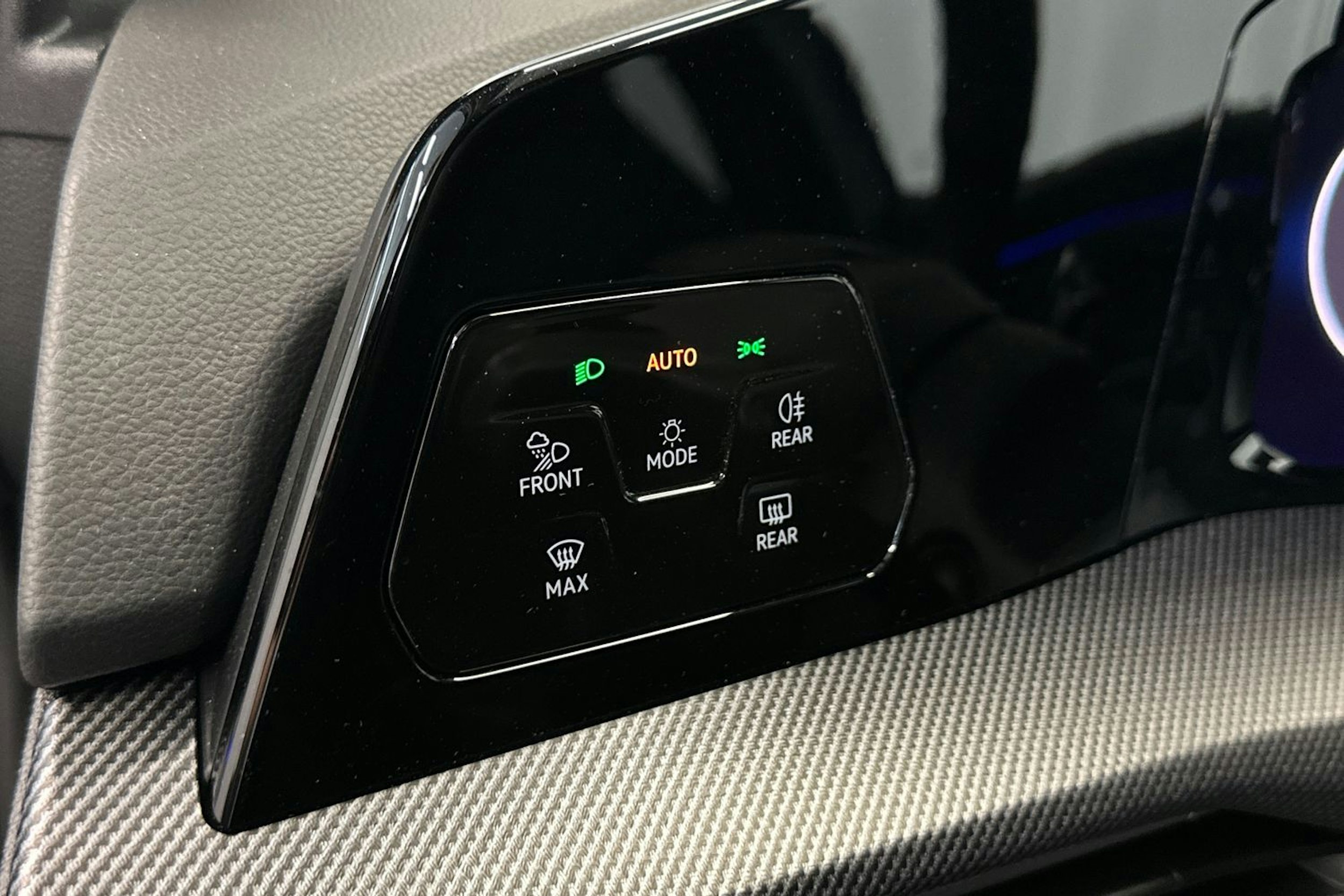 sininen Volkswagen Golf 2025 kuva 17.