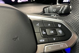 sininen Volkswagen Golf 2025 kuva 19.