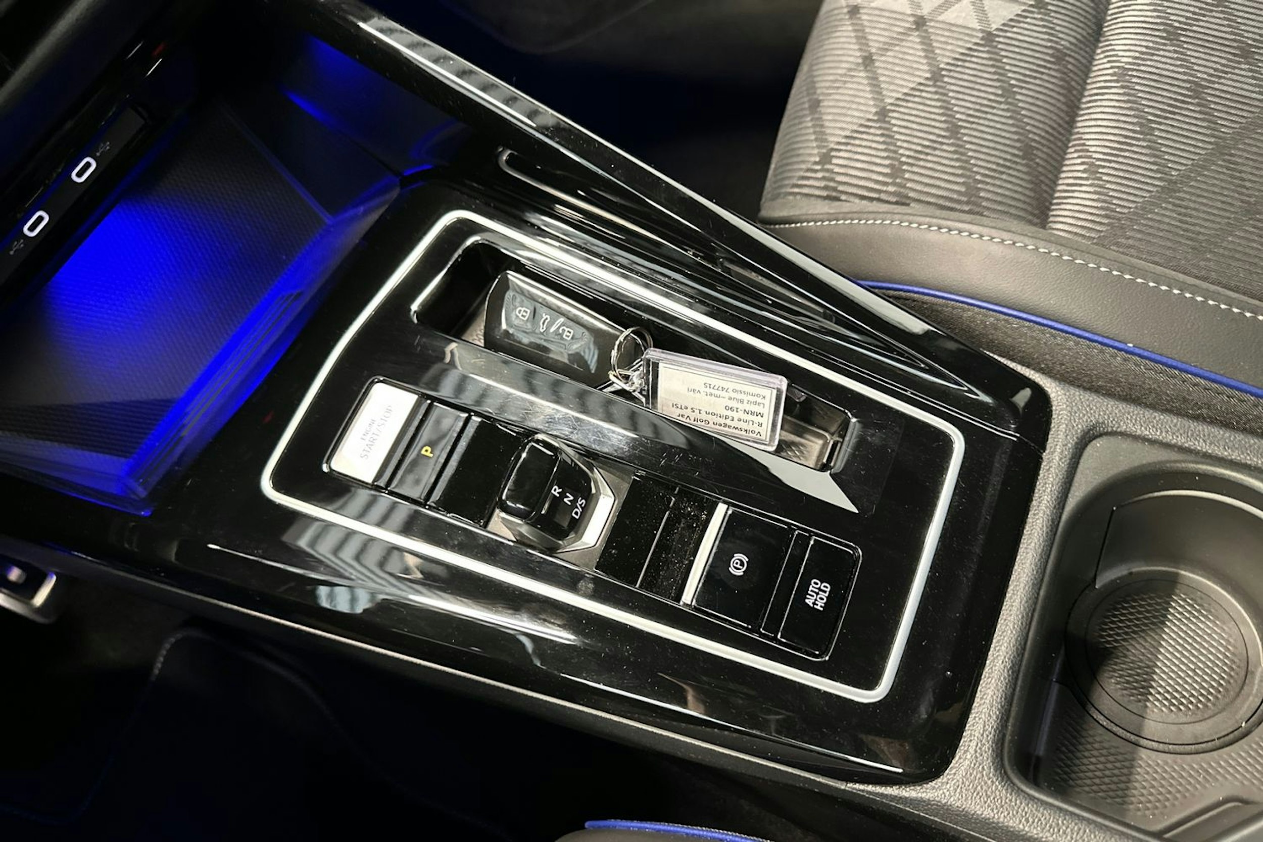 sininen Volkswagen Golf 2025 kuva 24.