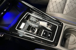 sininen Volkswagen Golf 2025 kuva 24.