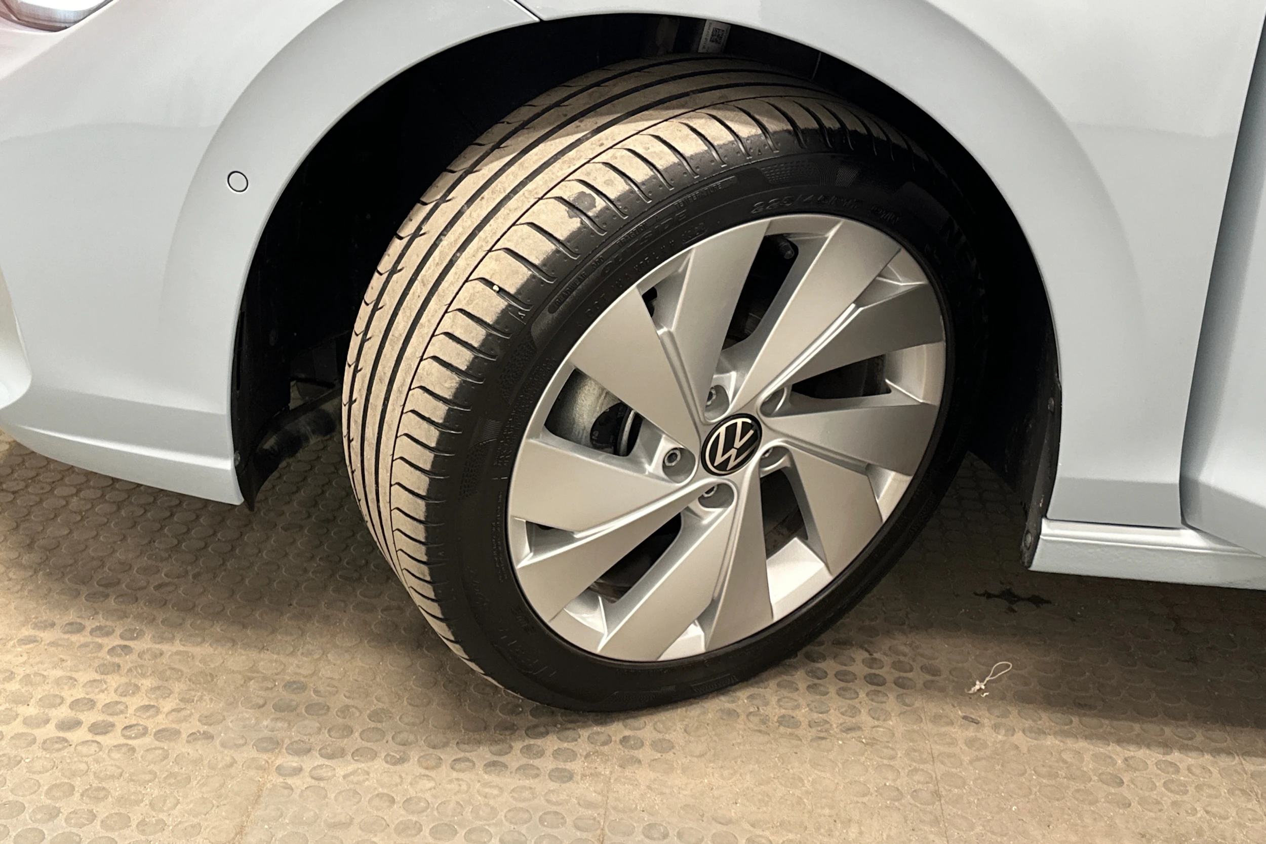 sininen Volkswagen Golf 2025 kuva 10.