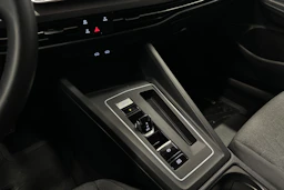 sininen Volkswagen Golf 2025 kuva 28.