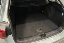 sininen Volkswagen Golf 2025 kuva 31.