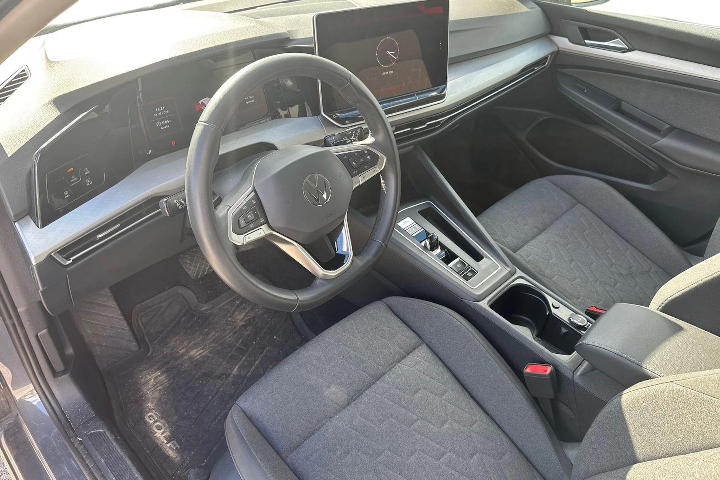 harmaa Volkswagen Golf 2025 kuva 3.