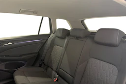 harmaa Volkswagen Golf 2025 kuva 8.