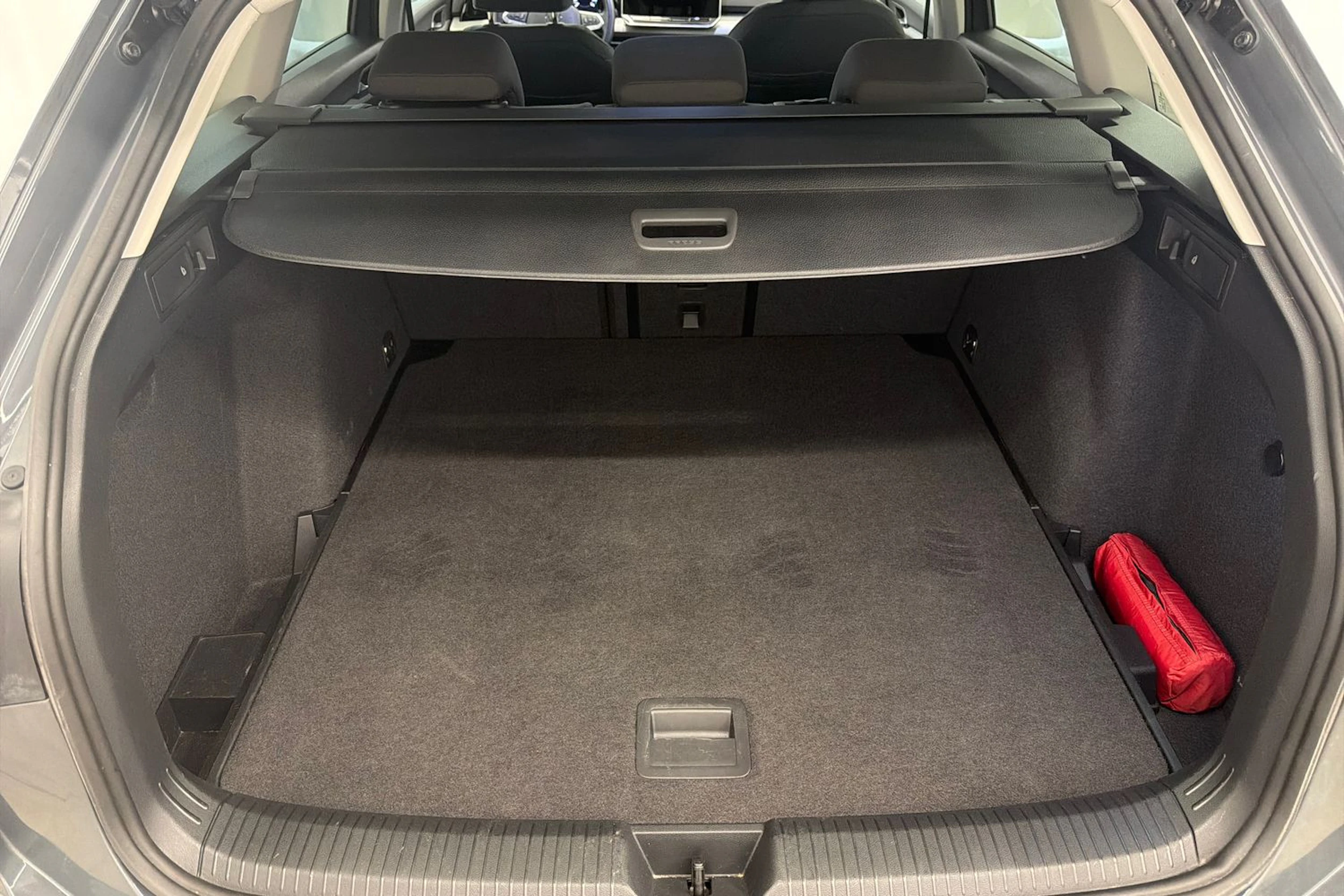 harmaa Volkswagen Golf 2025 kuva 13.