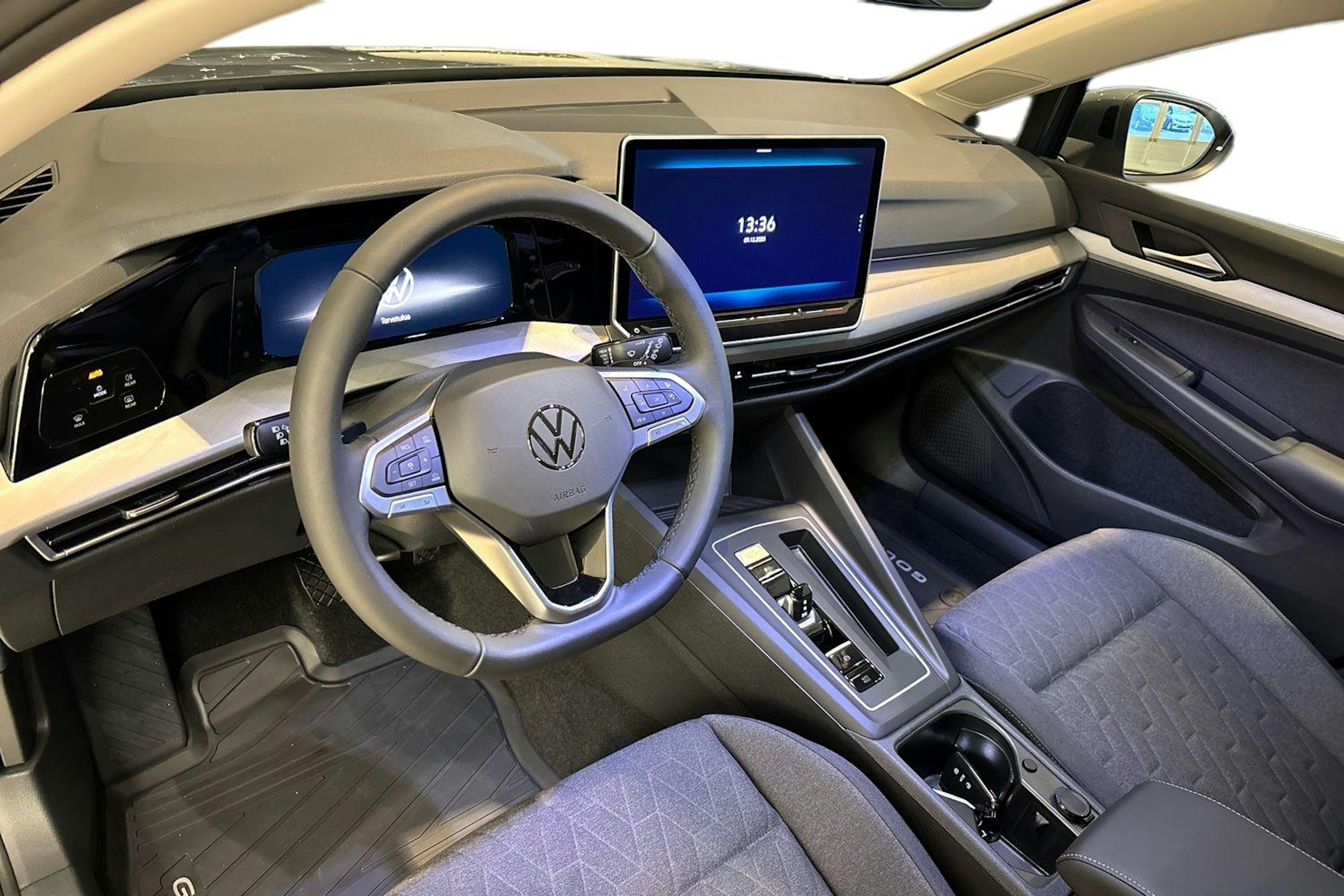 harmaa Volkswagen Golf 2025 kuva 6.