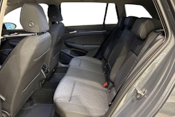 harmaa Volkswagen Golf 2025 kuva 8.