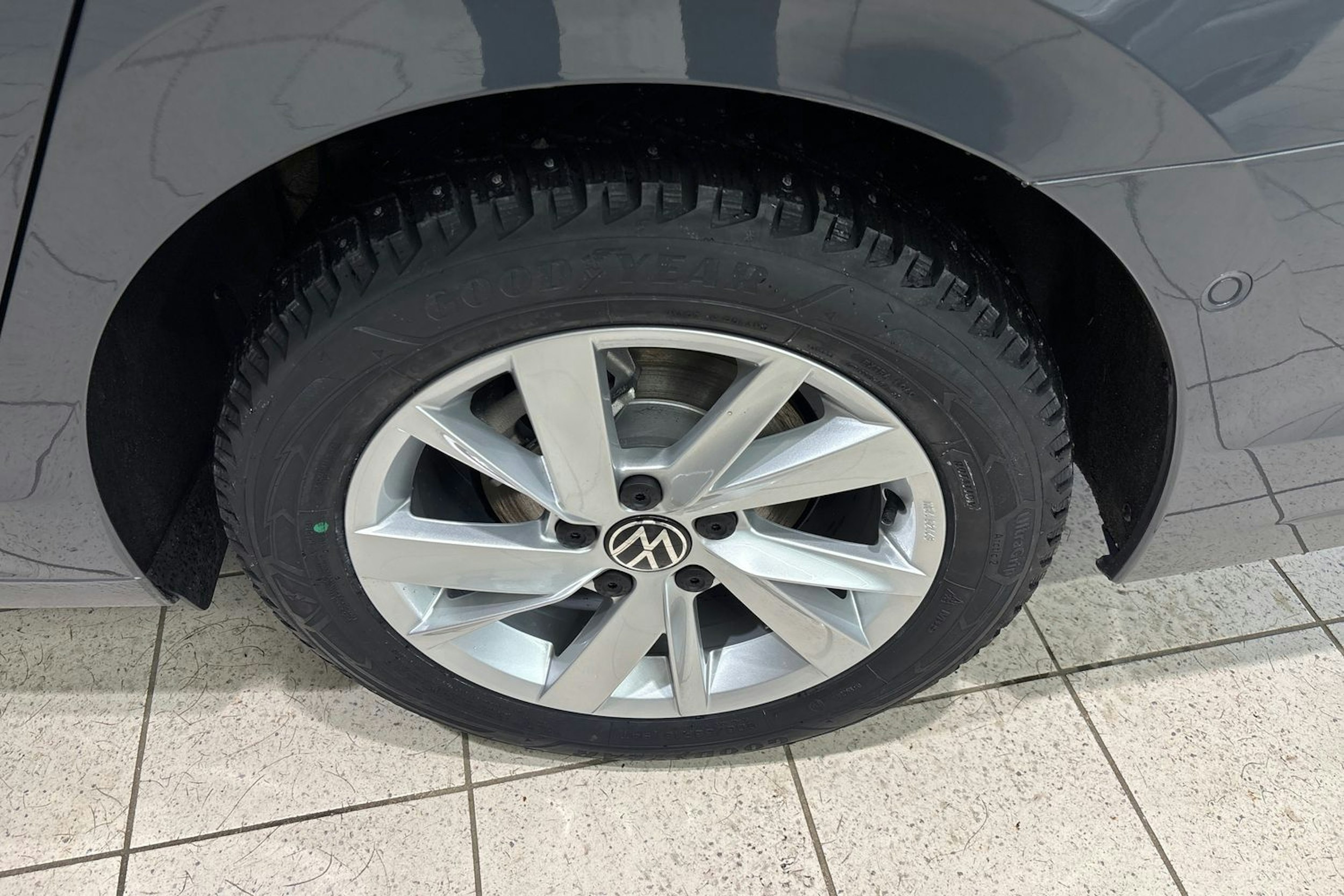 harmaa Volkswagen Golf 2025 kuva 10.