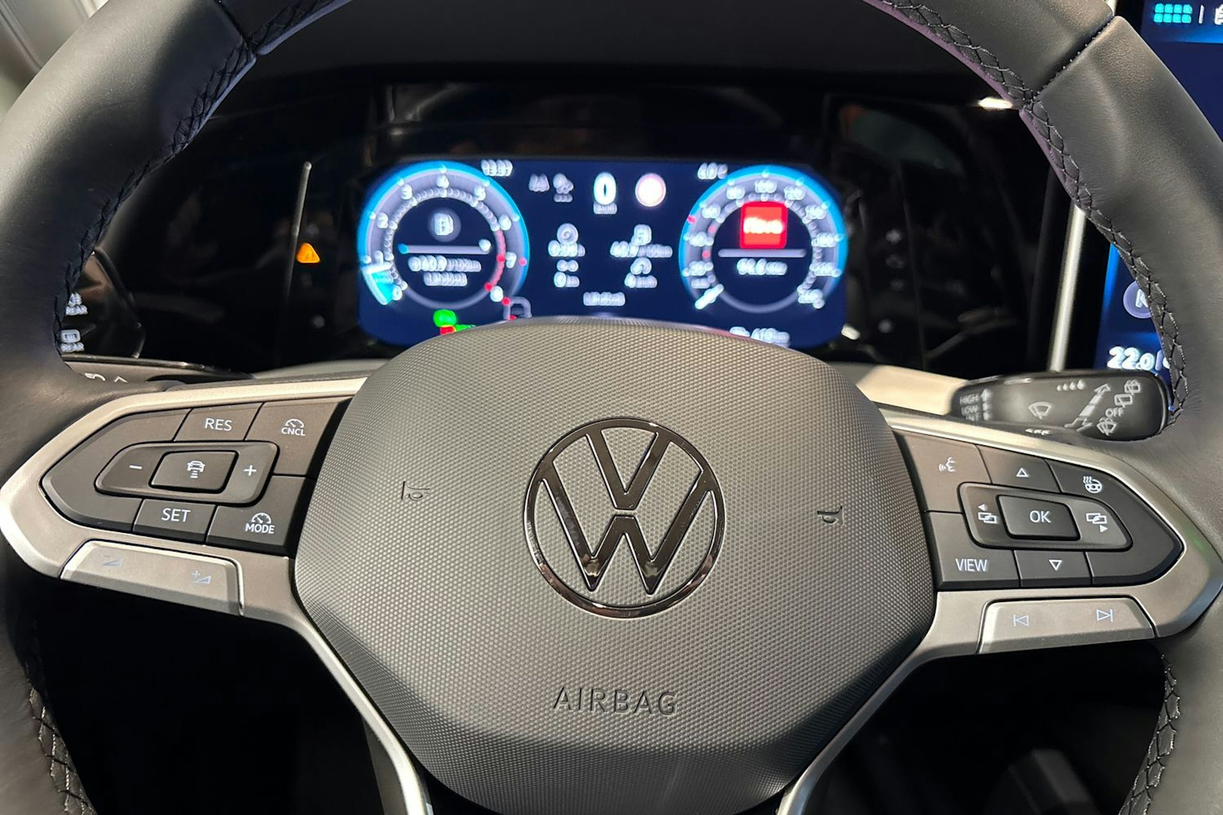 harmaa Volkswagen Golf 2025 kuva 11.