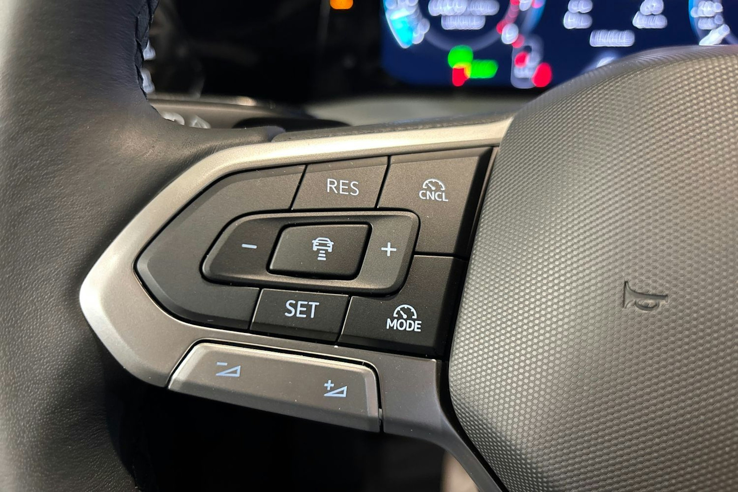 harmaa Volkswagen Golf 2025 kuva 12.