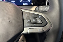 harmaa Volkswagen Golf 2025 kuva 13.