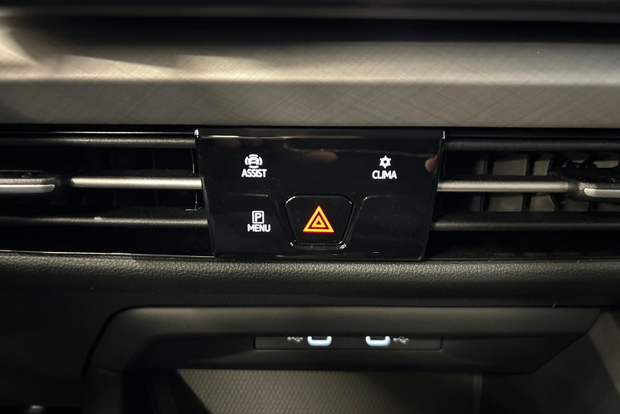 harmaa Volkswagen Golf 2025 kuva 19.