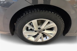 harmaa Volkswagen Golf 2025 kuva 9.