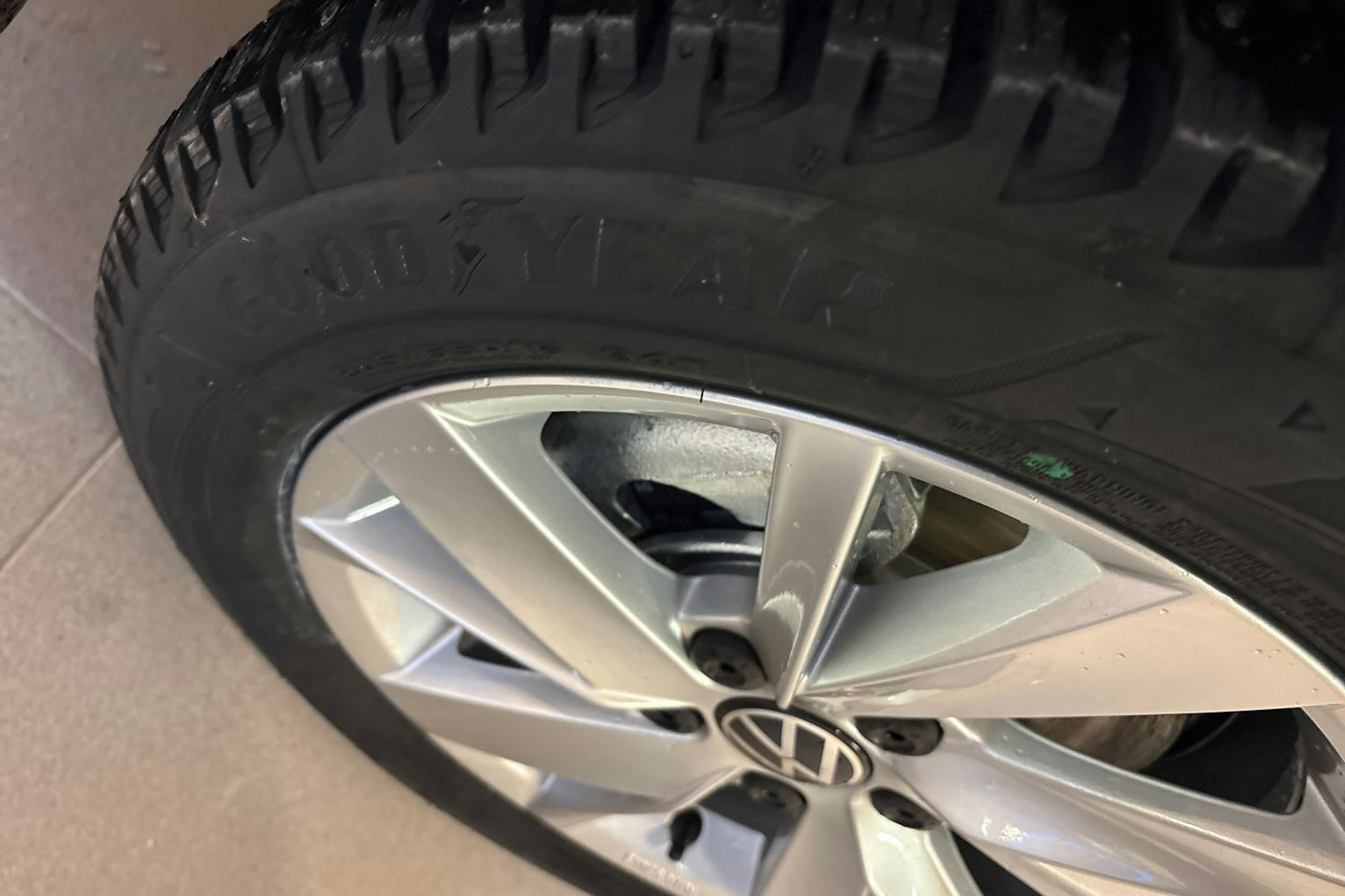 harmaa Volkswagen Golf 2025 kuva 10.