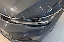 harmaa Volkswagen Golf 2025 kuva 12.