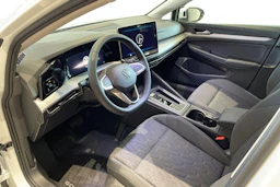 valkoinen Volkswagen Golf 2025 kuva 6.